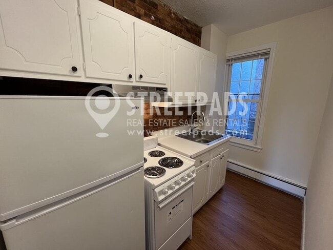 Building Photo - bedroom in Boston MA 02130