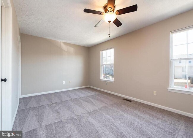 Building Photo - 645 Realm Ct W