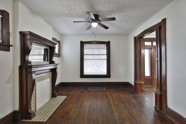 Building Photo - 229 E 11th Ave