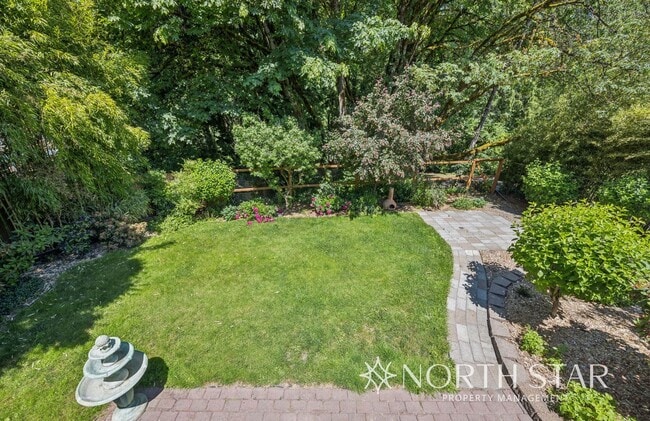 Building Photo - Beautiful Lake Oswego Ranch Home in Red Fo...