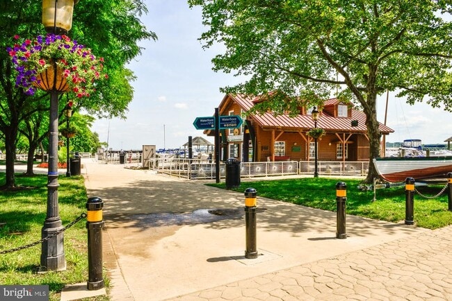 Building Photo - 1808 W Abingdon Dr