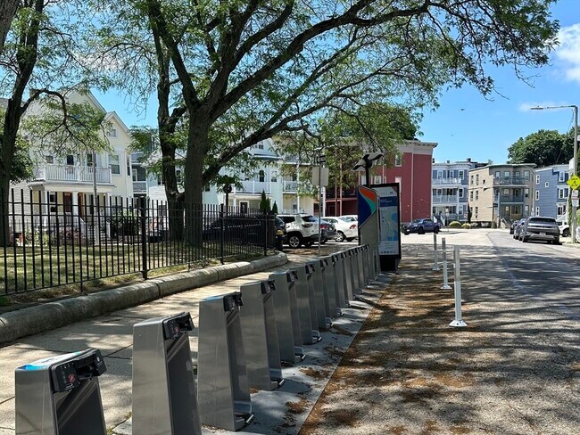 Building Photo - 19 Chase St