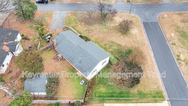 Building Photo - 1501 Quail Dr