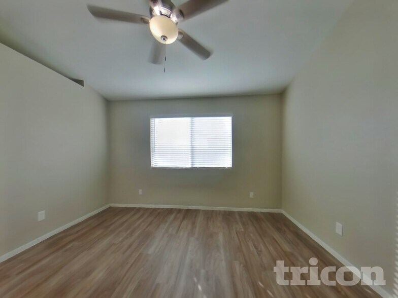 Building Photo - 515 E Rockwood Dr