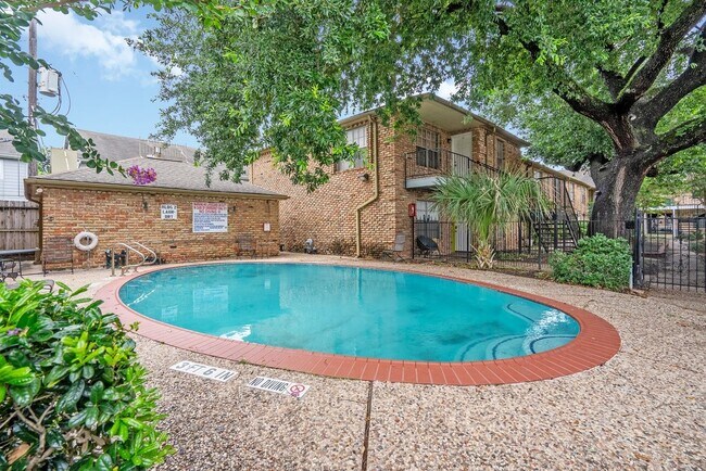 Building Photo - 6401 Skyline Dr