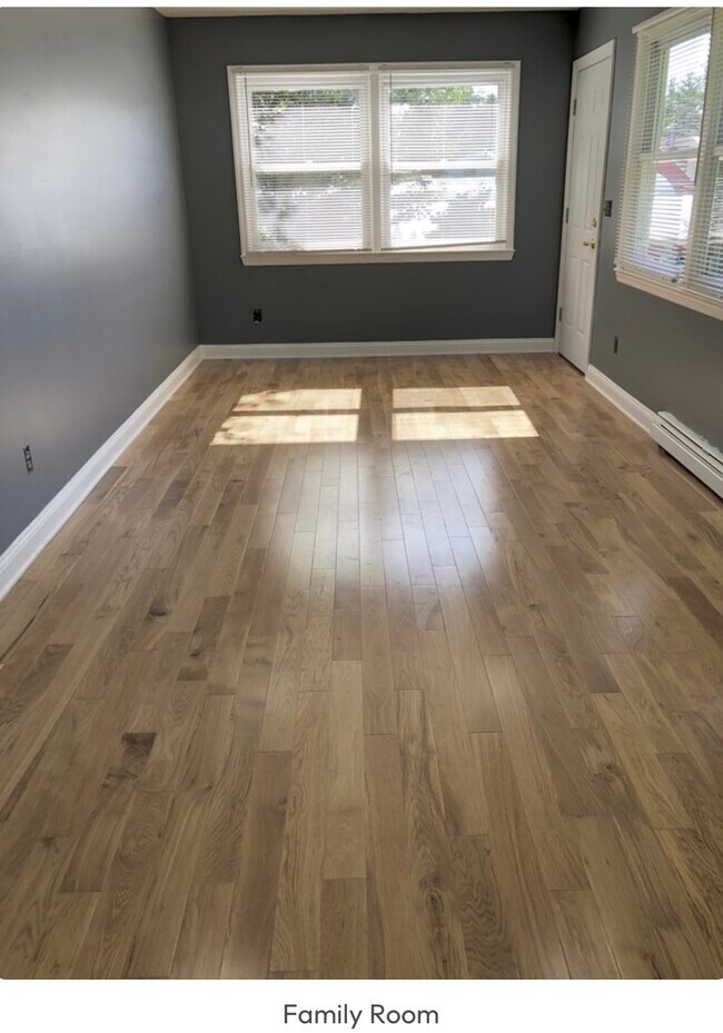 Family room - 430 Littleton Rd