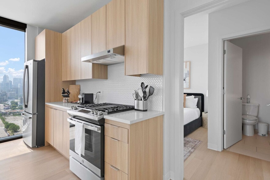 Building Photo - 901 W Blackhawk St