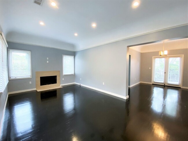 Building Photo - Luxury Remodeled Home on West Knoll in the...