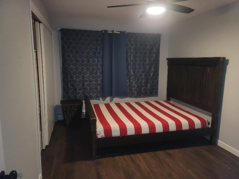 Building Photo - 113 Newton Ave N