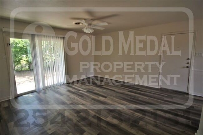 Building Photo - 1201 Santa Rosa Dr