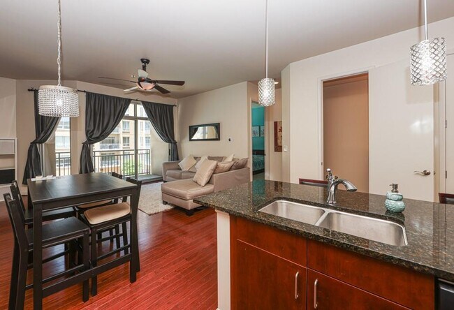 Building Photo - 711 Cosmopolitan Dr NE