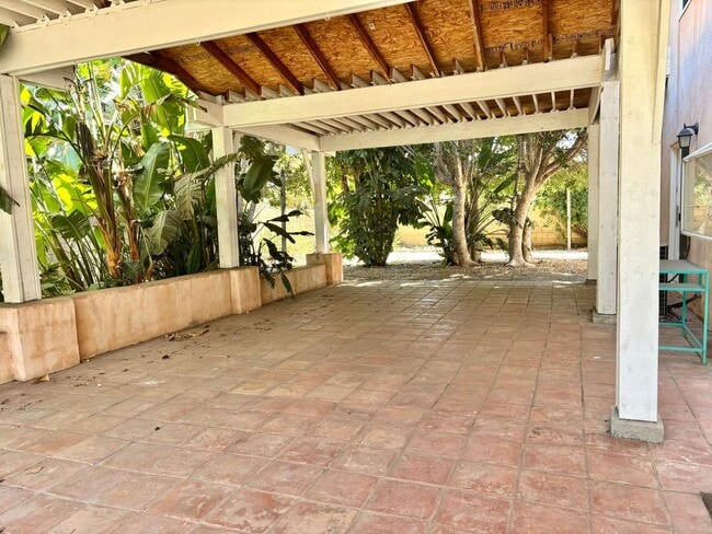 Building Photo - Welcome to this stunning 3-bedroom, 2.5-ba...