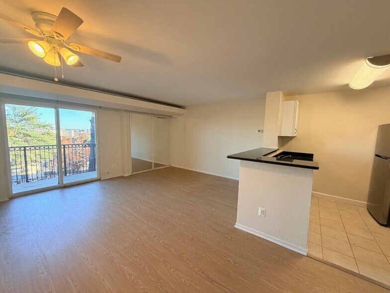 Building Photo - 75 S Reynolds St