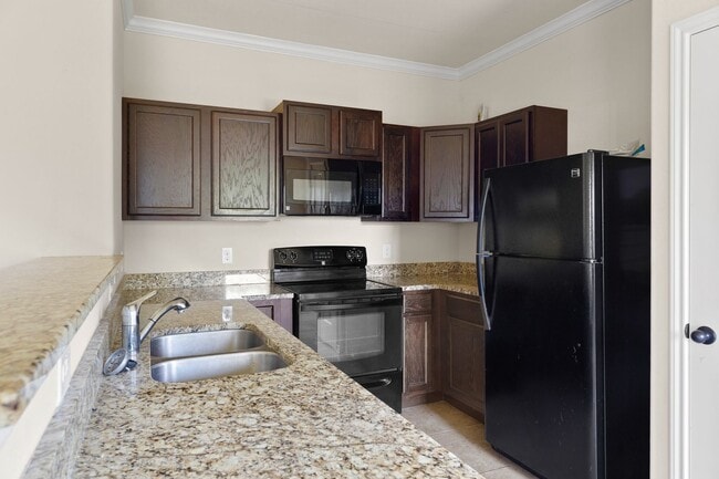 Building Photo - Beautiful 3 bedroom townhome located in Northeast San Antonio!