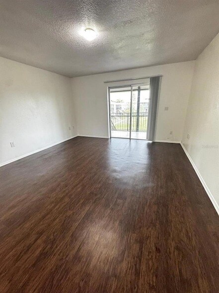 Building Photo - 1000 Lake of the Woods Blvd