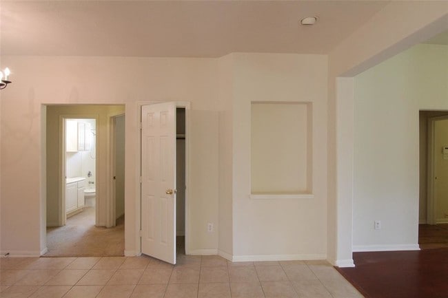Building Photo - 3231 Stratford Pointe Dr