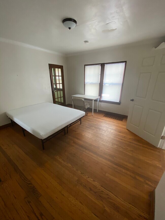 lower bedroom - 1033 Ackerman Ave