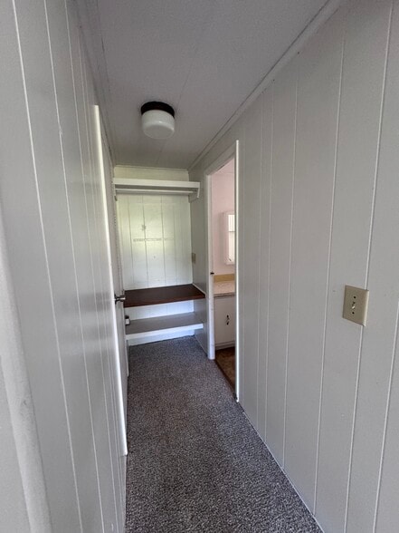 Building Photo - 2300 Sun Valley Cir