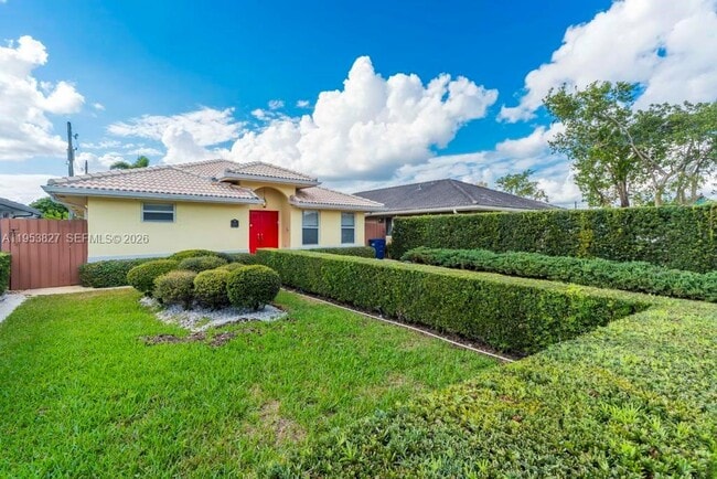 Building Photo - 4370 SW 82nd Ave