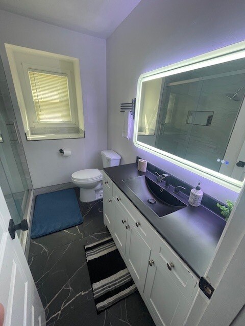 Building Photo - Fully Renovated 5 Beds Home in South Park ...