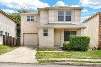 Building Photo - ***MOVE-IN SPECIAL: ONE WEEK FREE***Renova...