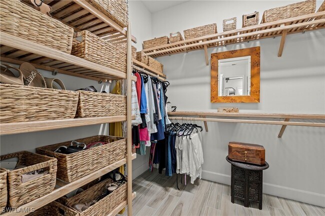 Building Photo - 6988 Saona CT