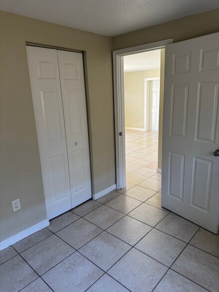 Building Photo - 2495 Bayside St