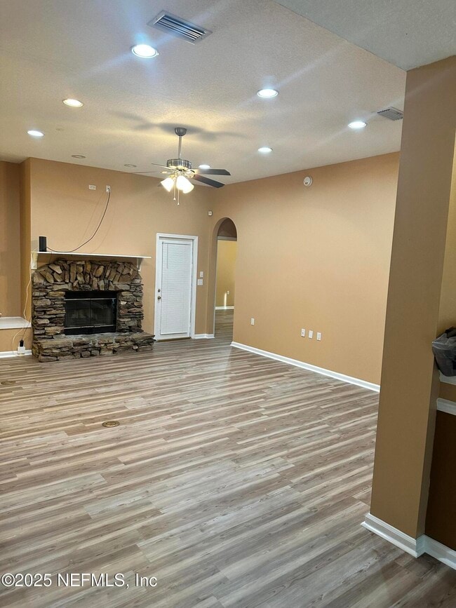 Building Photo - 5480 Cutwater Ln S