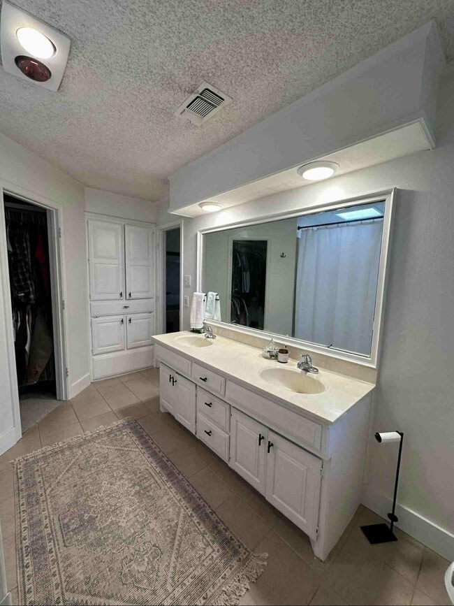 Building Photo - 9713 Nashville Ave