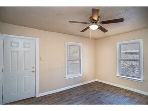 Building Photo - Great Amazing Home So Close to Downtown