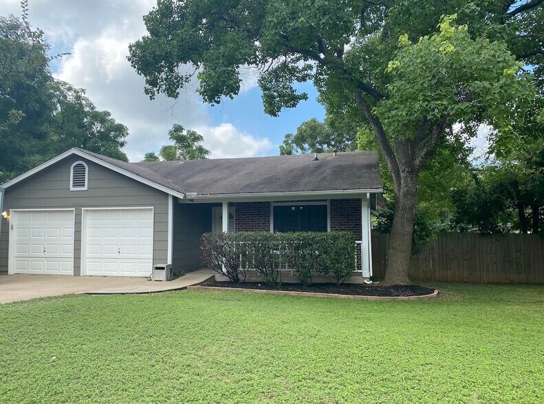 Front - 9802 Briar Ridge Dr