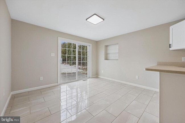 Building Photo - 431 Logan Ave