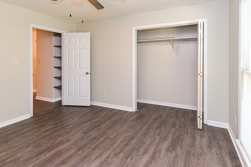 Building Photo - 157 Greenwood Dr