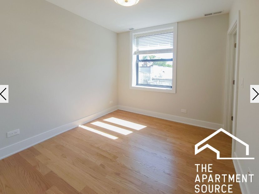 Building Photo - 2020 W Montrose Ave