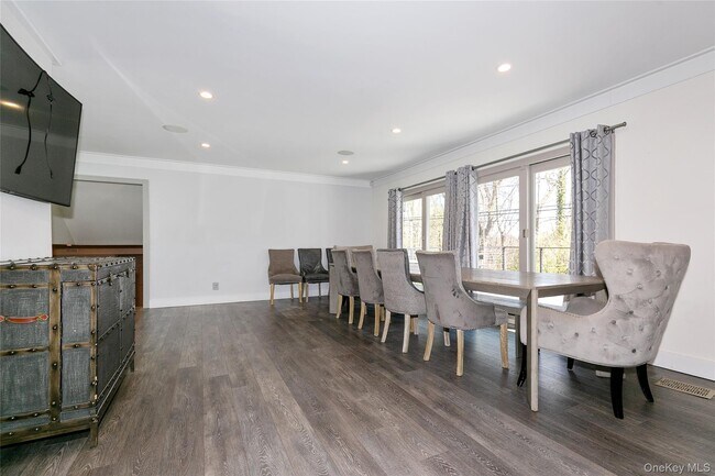 Building Photo - 22 Olive St