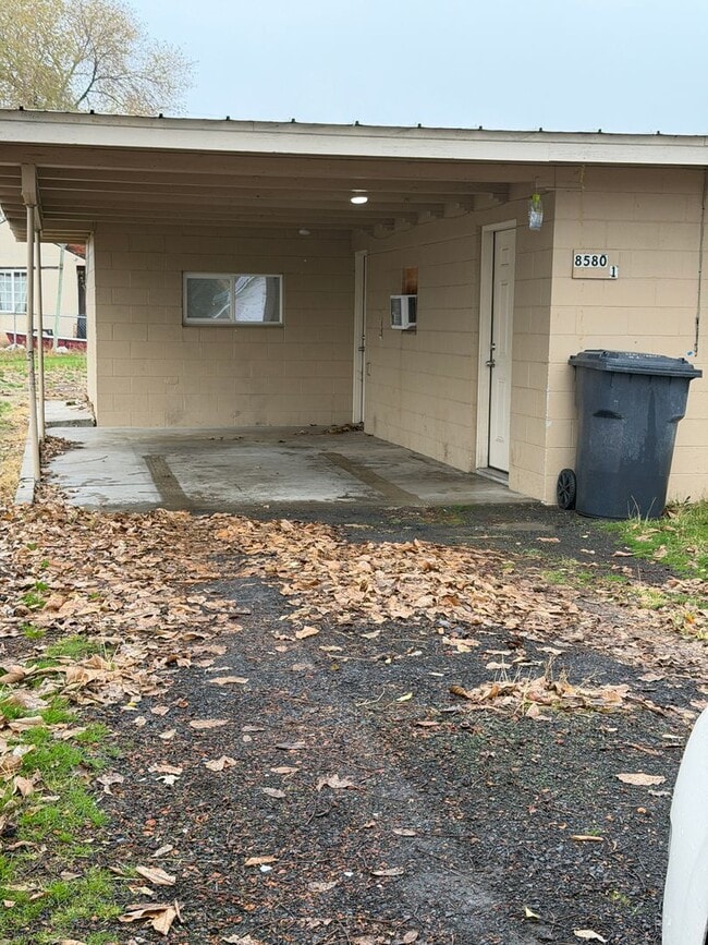 Building Photo - 8580 Lybbert Dr NE