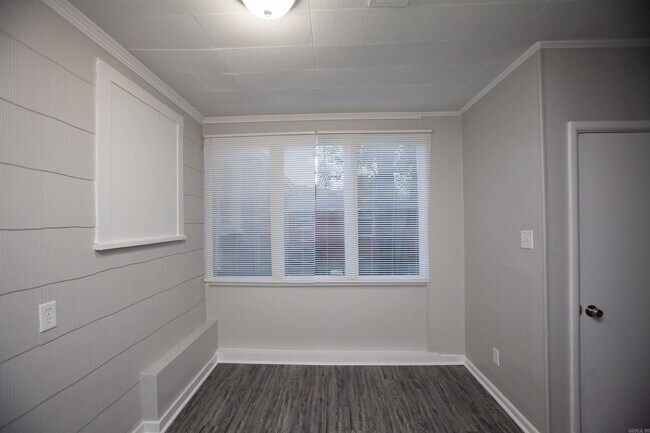 Building Photo - 5008 Lynch Dr