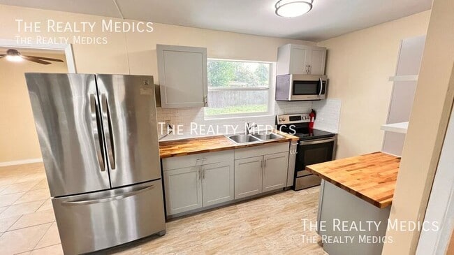 Building Photo - 6216 Lake Underhill Rd