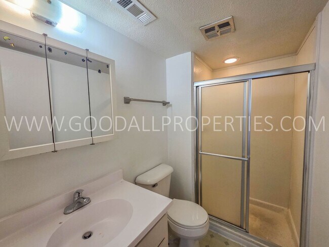 Building Photo - Summer Leasing Special: $995/month 2 Bed, 2 Bath Condo with Pool Access in Clive