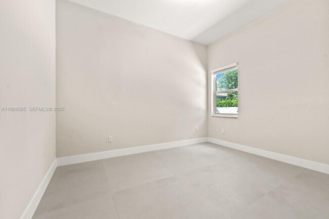 Building Photo - 16160 SW 89th Pl