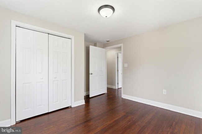 Building Photo - 520 S Kent St