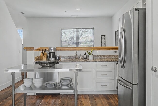 Building Photo - 1225 4th Ave S