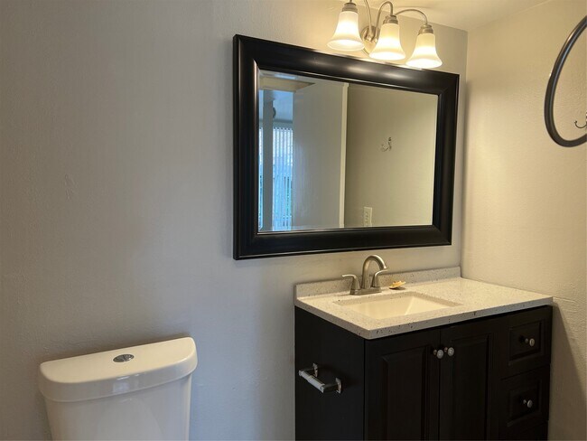 Building Photo - 2824 Briarhurst Dr