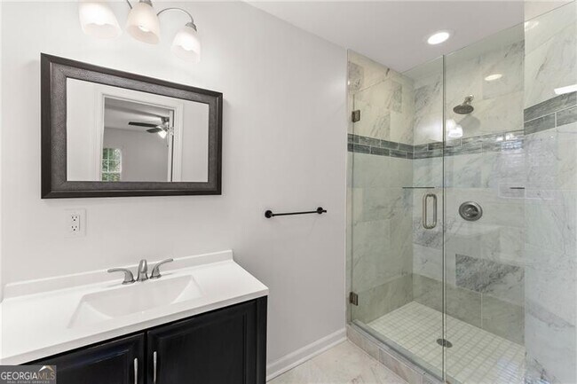 Building Photo - 4540 Club Valley Dr NE