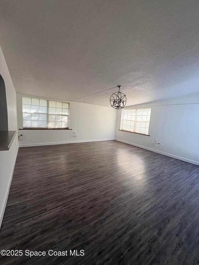 Building Photo - 1217 Pinewood Dr