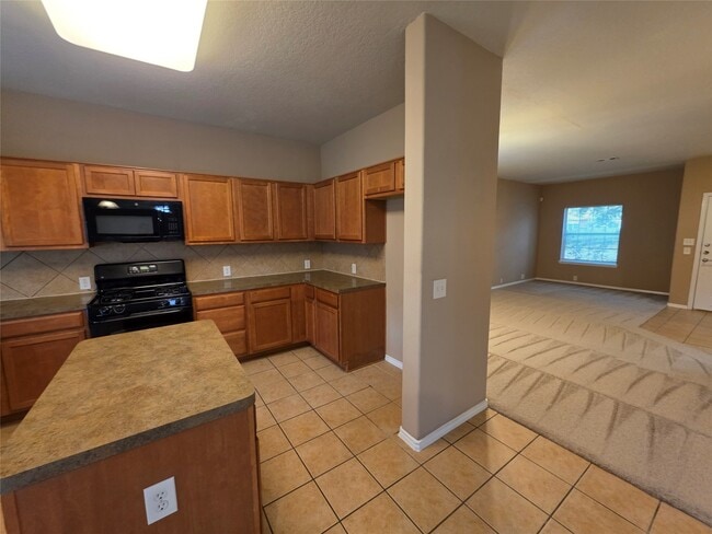 Building Photo - 915 Butterfly Ln