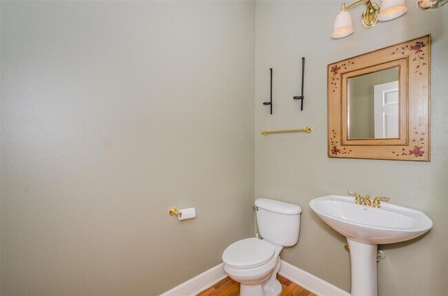 Building Photo - 3410 W Bay Villa Ave