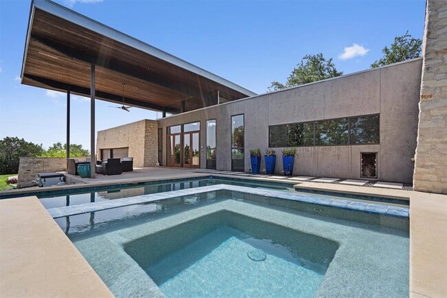 Building Photo - 1302 Socorro Dr