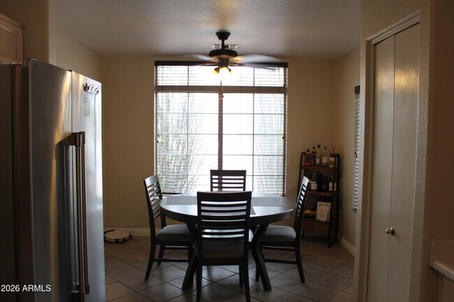 Building Photo - 740 W Baylor Ln