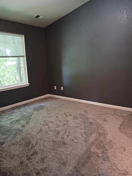 Building Photo - 4815 Hahns Peak Dr